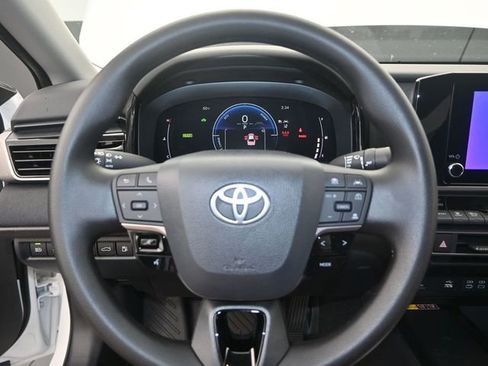 Used 2025 Toyota Camry LE w/ Convenience Package image 5