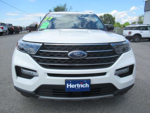Used 2022 Ford Explorer XLT w/ Equipment Group 202A image 2