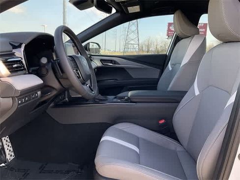 Used 2025 Toyota Camry SE image 13