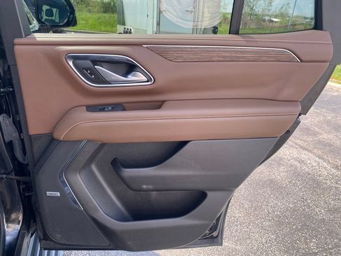 Used 2022 Chevrolet Tahoe High Country w/ LPO, Illumination Package AWD/4WD image 30