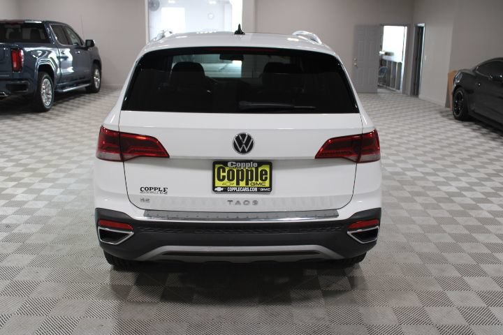 Used 2022 Volkswagen Taos SE w/ Panoramic Sunroof Package FWD image 11