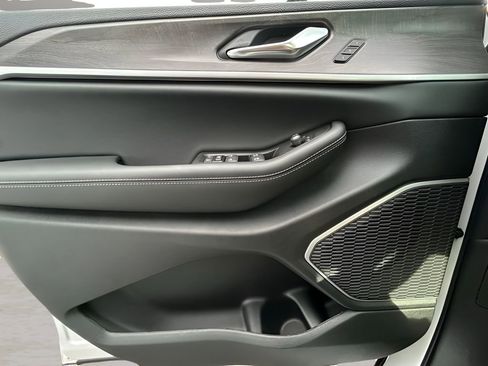 New 2025 Jeep Grand Cherokee Limited image 25