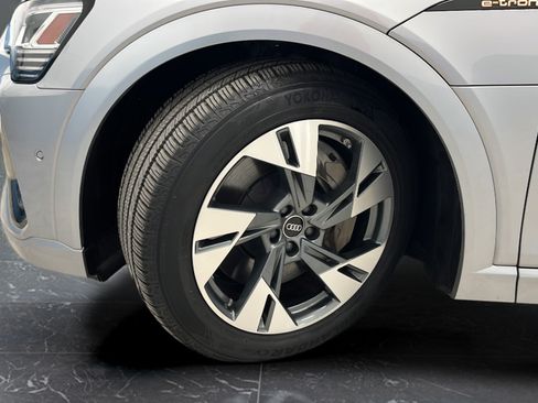 Used 2022 Audi e-tron Prestige w/ Prestige Package AWD/4WD image 37