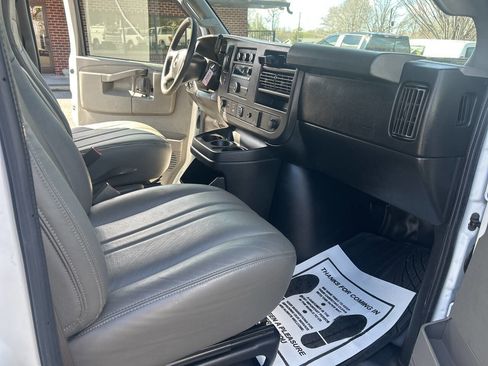 Used 2017 Chevrolet Express 2500 image 17
