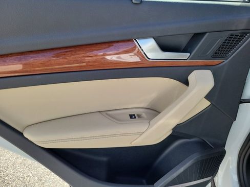 Used 2021 Audi Q5 Prestige w/ Prestige Package image 12