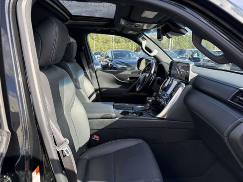 Used 2023 Lexus LX 600 4WD w/ Luxury Package image 15