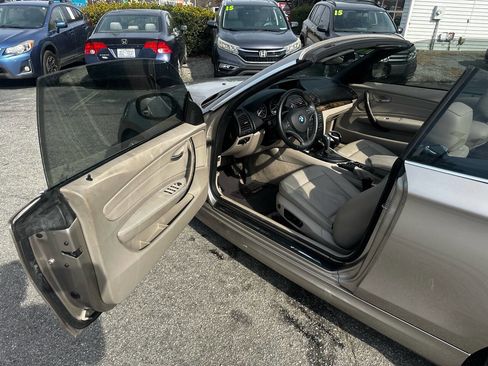 Used 2010 BMW 135i Convertible image 11