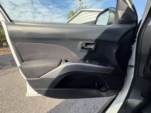 Used 2010 Mitsubishi Outlander ES FWD image 20