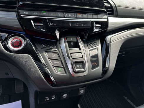 Certified 2025 Honda Odyssey Elite image 18