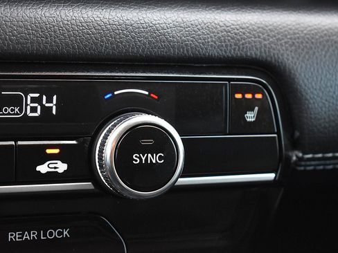 Used 2025 Honda Pilot EX-L image 11