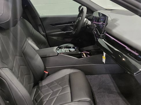 Used 2026 BMW 530i xDrive w/ M Sport Package AWD/4WD image 24