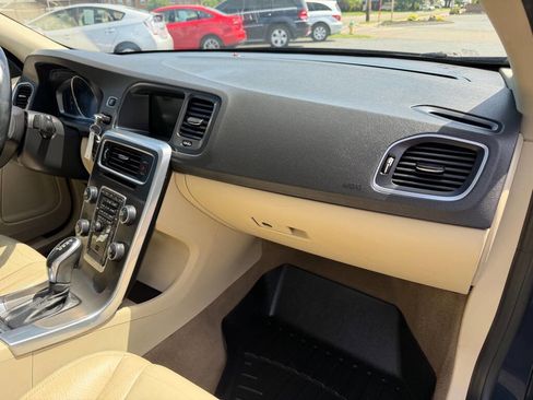 Used 2014 Volvo S60 T5 FWD image 12