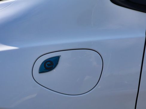 Used 2024 Chrysler Pacifica Limited FWD image 56
