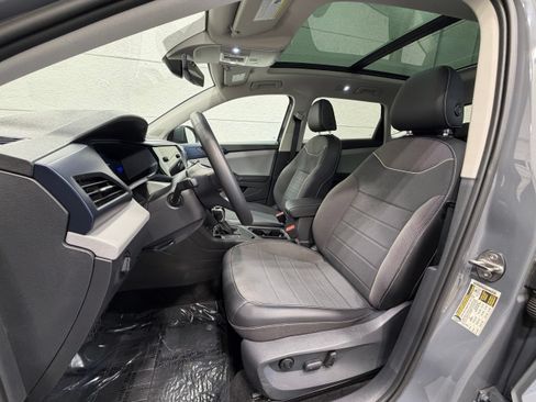 Used 2023 Volkswagen Taos SE w/ Panoramic Sunroof Package FWD image 20