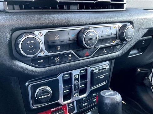 Used 2025 Jeep Wrangler Unlimited Sport AWD/4WD image 32