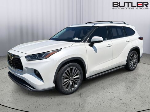 Used 2020 Toyota Highlander Platinum AWD/4WD image 1