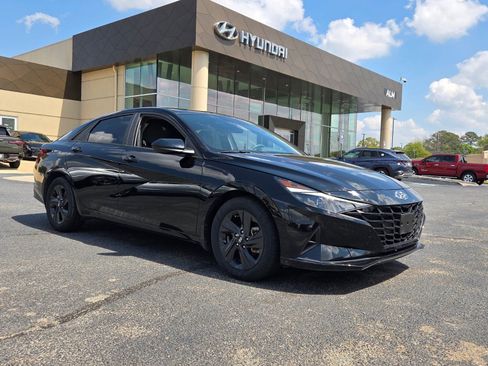 Used 2022 Hyundai Elantra SEL FWD image 1