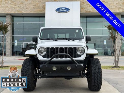 Used 2024 Jeep Gladiator Sport AWD/4WD image 2