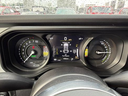 Used 2025 Jeep Wrangler Unlimited Sahara w/ Safety Group AWD/4WD image 29