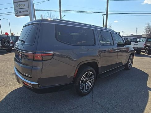 Used 2023 Jeep Wagoneer L Series II image 3