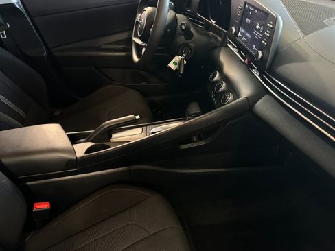 Used 2023 Hyundai Elantra SE FWD image 16