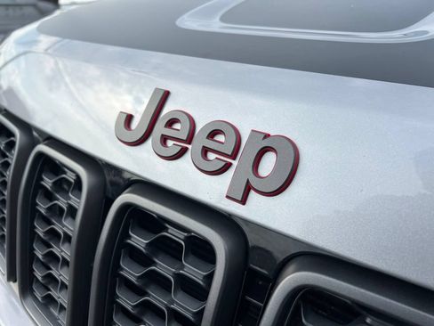 Used 2020 Jeep Grand Cherokee Trailhawk AWD/4WD image 32