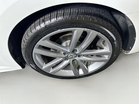 Used 2017 Volkswagen Passat 1.8T R-Line image 11