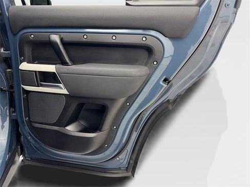 Used 2020 Land Rover Defender 110 SE image 41