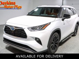 Used 2023 Toyota Highlander Platinum FWD video 1