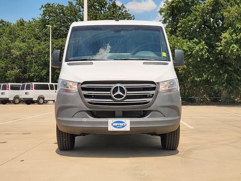 Used 2023 Mercedes-Benz Sprinter 2500 image 2
