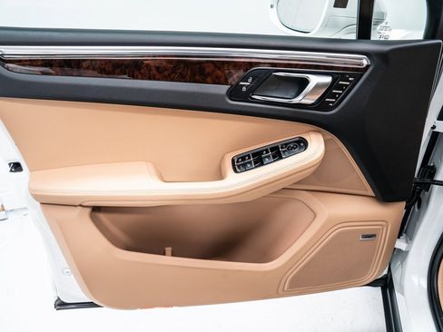 Used 2025 Porsche Macan image 23
