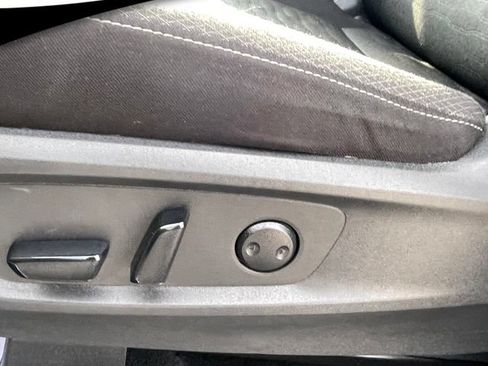 Used 2025 Nissan Pathfinder SV AWD/4WD image 13