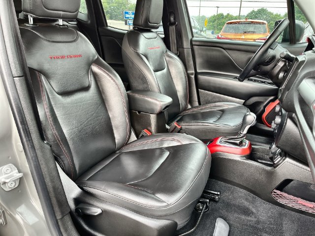 Used 2021 Jeep Renegade Trailhawk AWD/4WD image 28