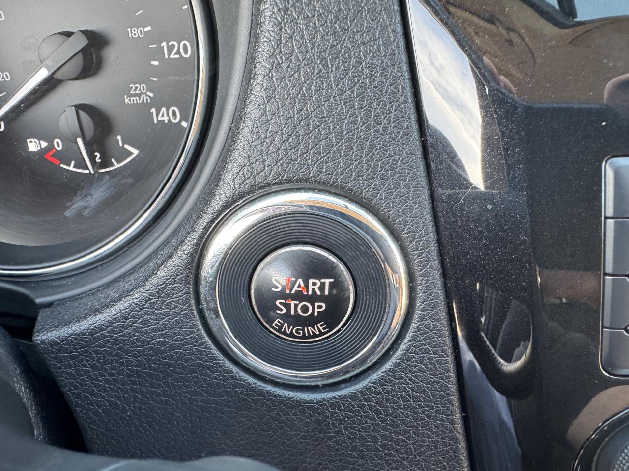 Used 2018 Nissan Rogue SV FWD image 36