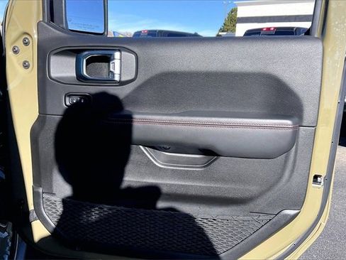 Certified 2025 Jeep Gladiator Rubicon w/ Convenience Group image 19