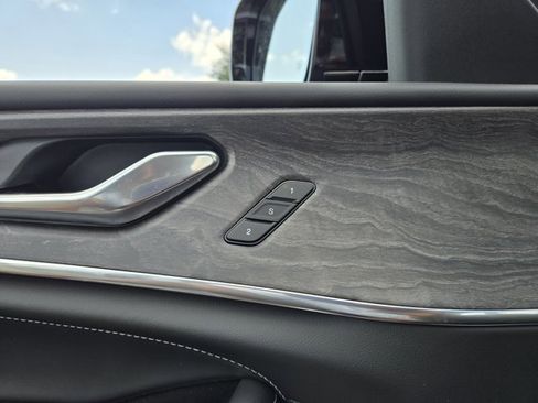 New 2025 Jeep Grand Cherokee Overland AWD/4WD image 22