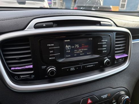 Used 2016 Kia Sorento LX w/ LX Convenience Package image 25