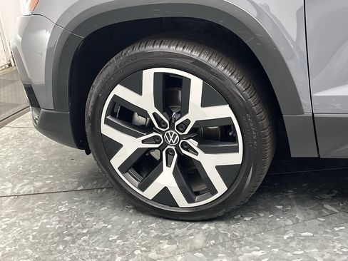 Used 2022 Volkswagen Taos SEL image 34