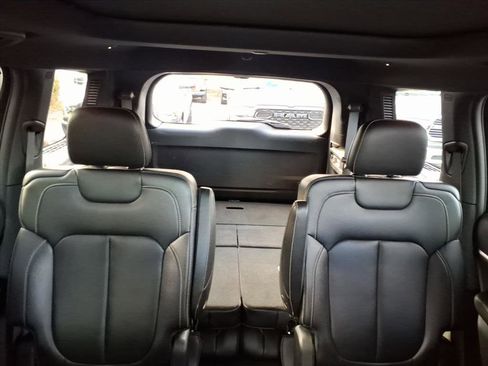 Certified 2024 Jeep Grand Cherokee L Limited w/ Luxury Tech Group II image 17