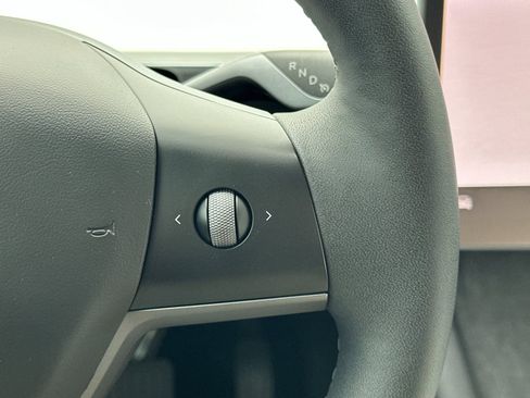 Used 2023 Tesla Model Y Long Range image 27