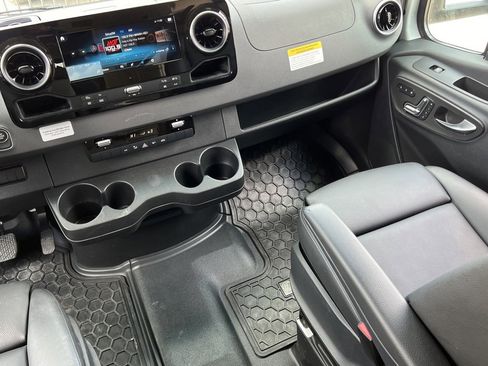 Used 2020 Mercedes-Benz Sprinter 3500 image 15