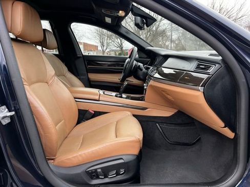 Used 2014 BMW 750Li xDrive image 23