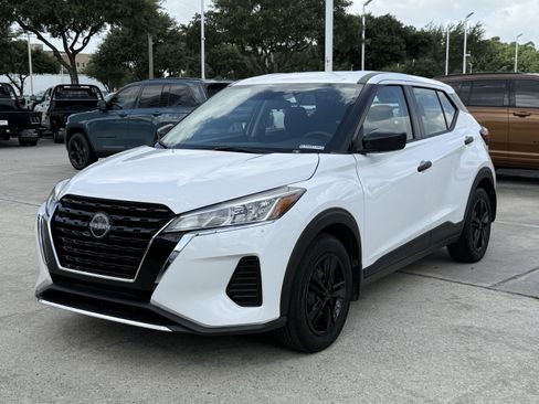Used 2024 Nissan Kicks S FWD image 10