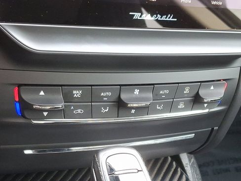 Used 2021 Maserati Ghibli Trofeo RWD image 17
