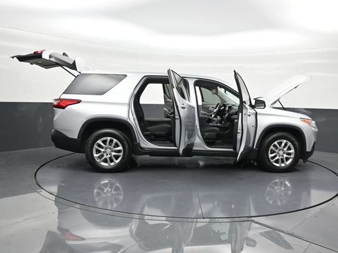 Used 2021 Chevrolet Traverse LS image 33