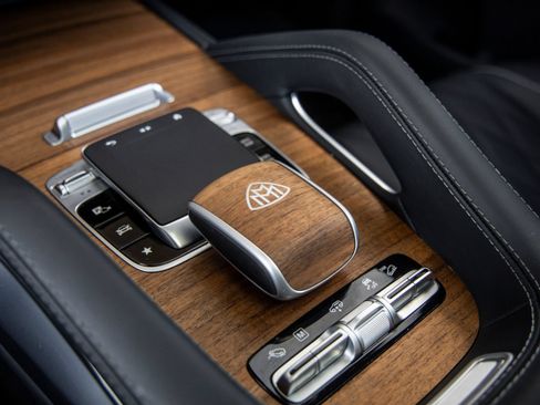 Used 2024 Mercedes-Benz Maybach GLS 600 4MATIC image 39