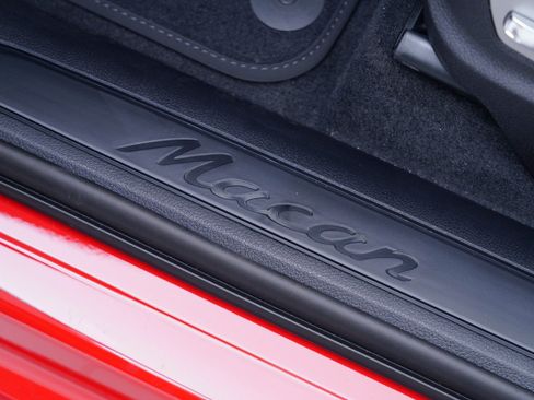 Certified 2026 Porsche Macan AWD/4WD image 15