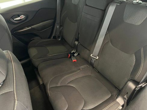 Used 2016 Jeep Cherokee Latitude w/ Cold Weather Group image 29