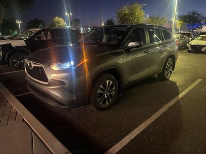 Used 2025 Toyota Highlander XLE