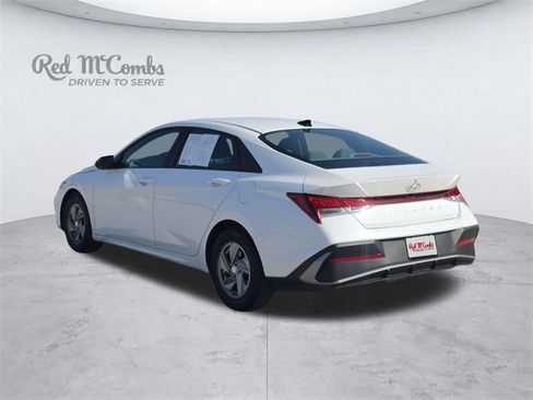 Certified 2024 Hyundai Elantra SE FWD image 4